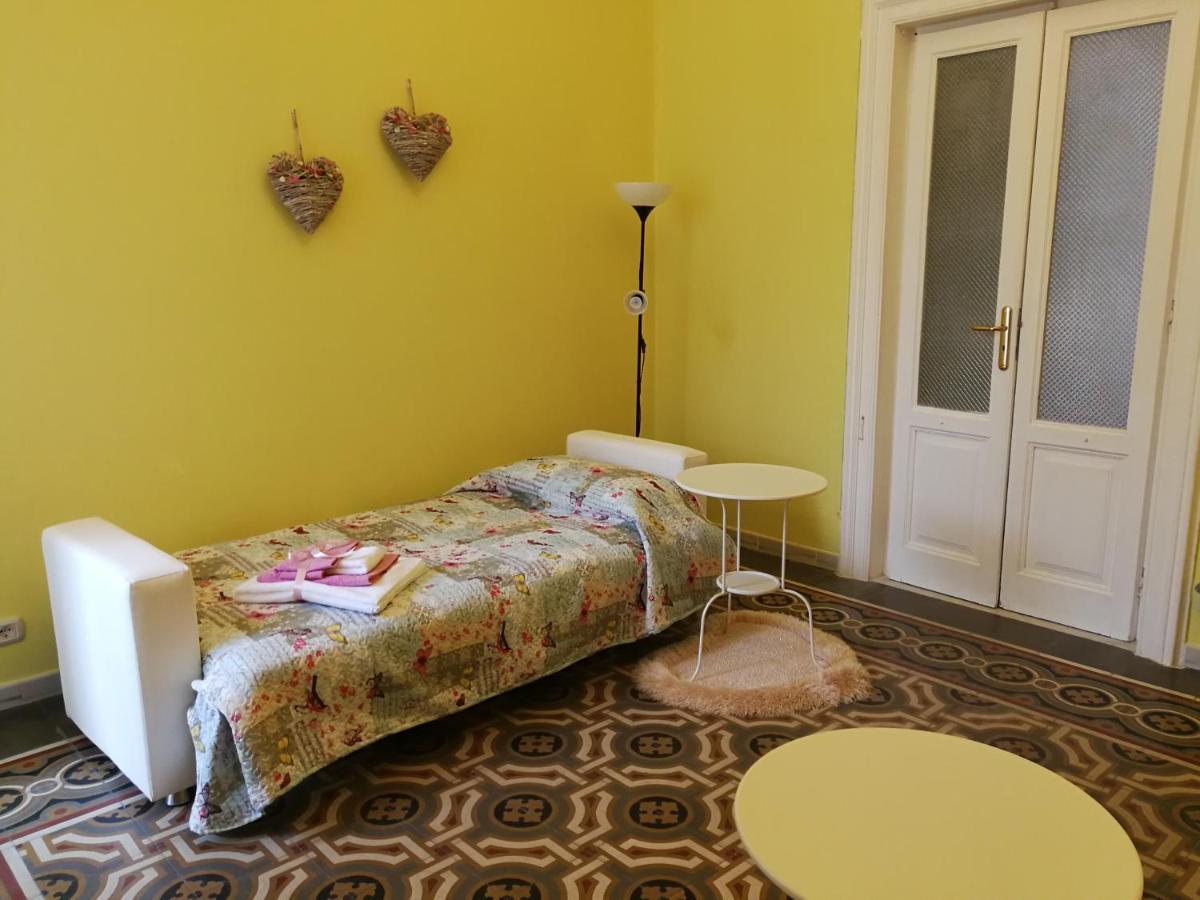 Appartamento Cuore Al Centro Di Taranto Exteriör bild